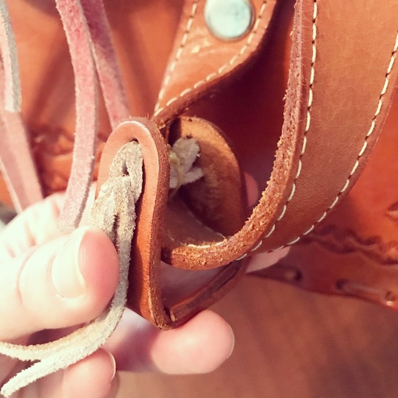 Handmade Vintage Tooled Leather Horse Saddle Bag - Picture 7 of 10